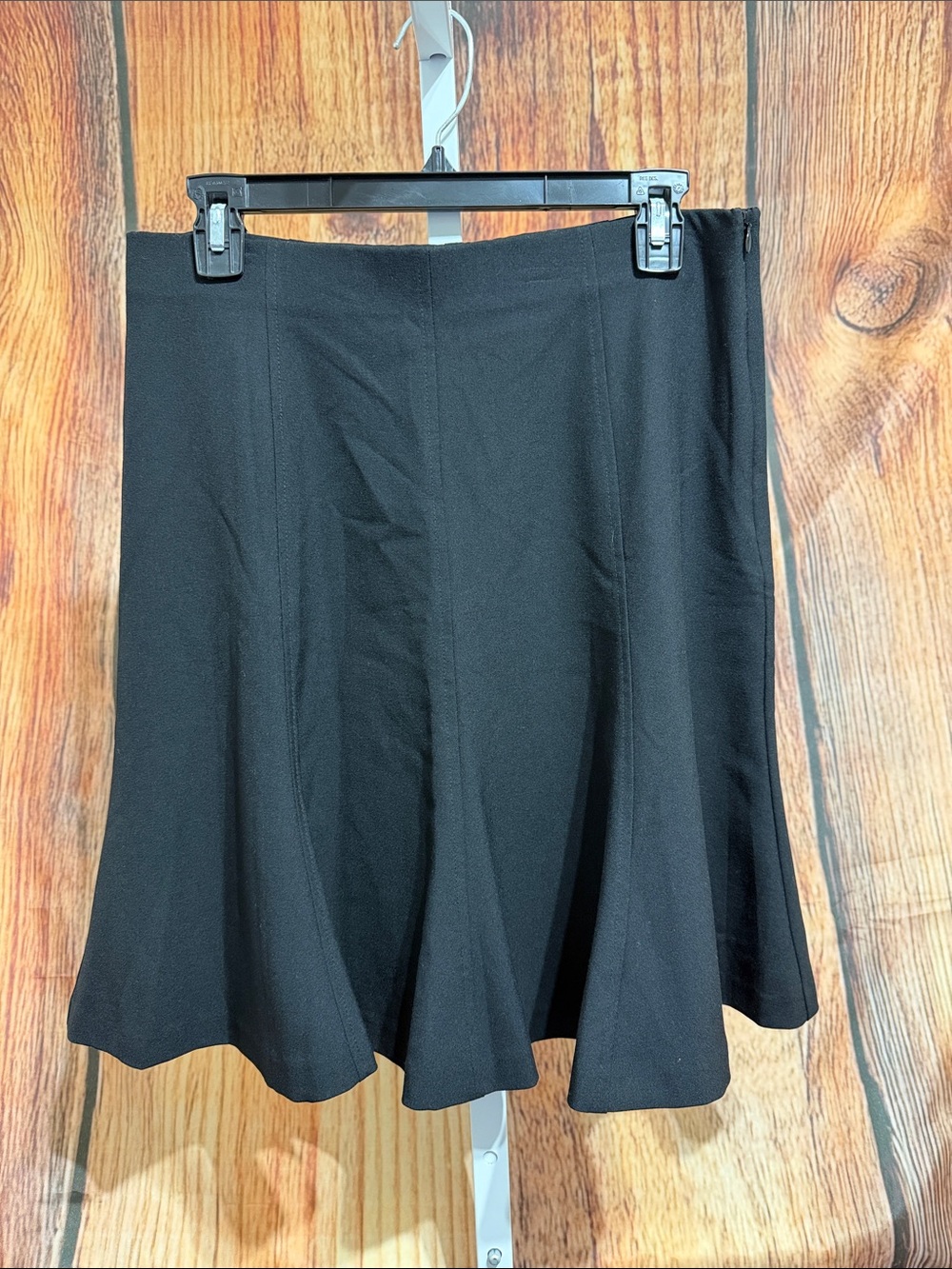 🚨(4/$10) Madison Black Skirt Size 8